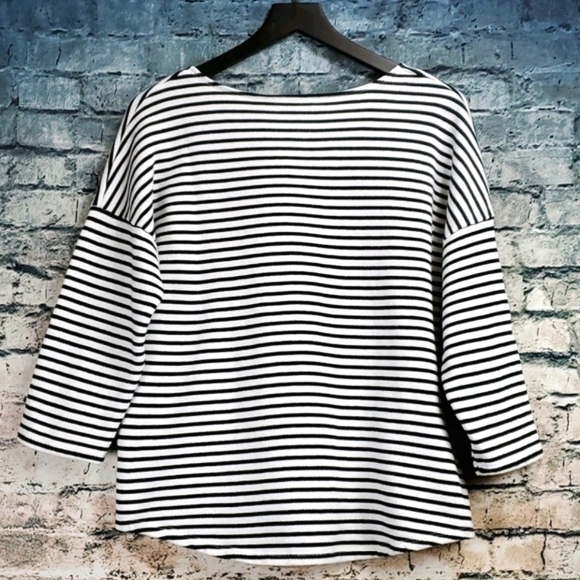 5/$30 🎀 Two by Vince Camuto | French Terry Sweatshirt Top - Picture 6 of 8